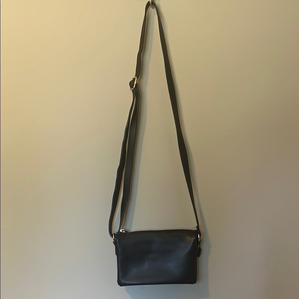 A MTL 1980 Elegant Black Crossbody Bag